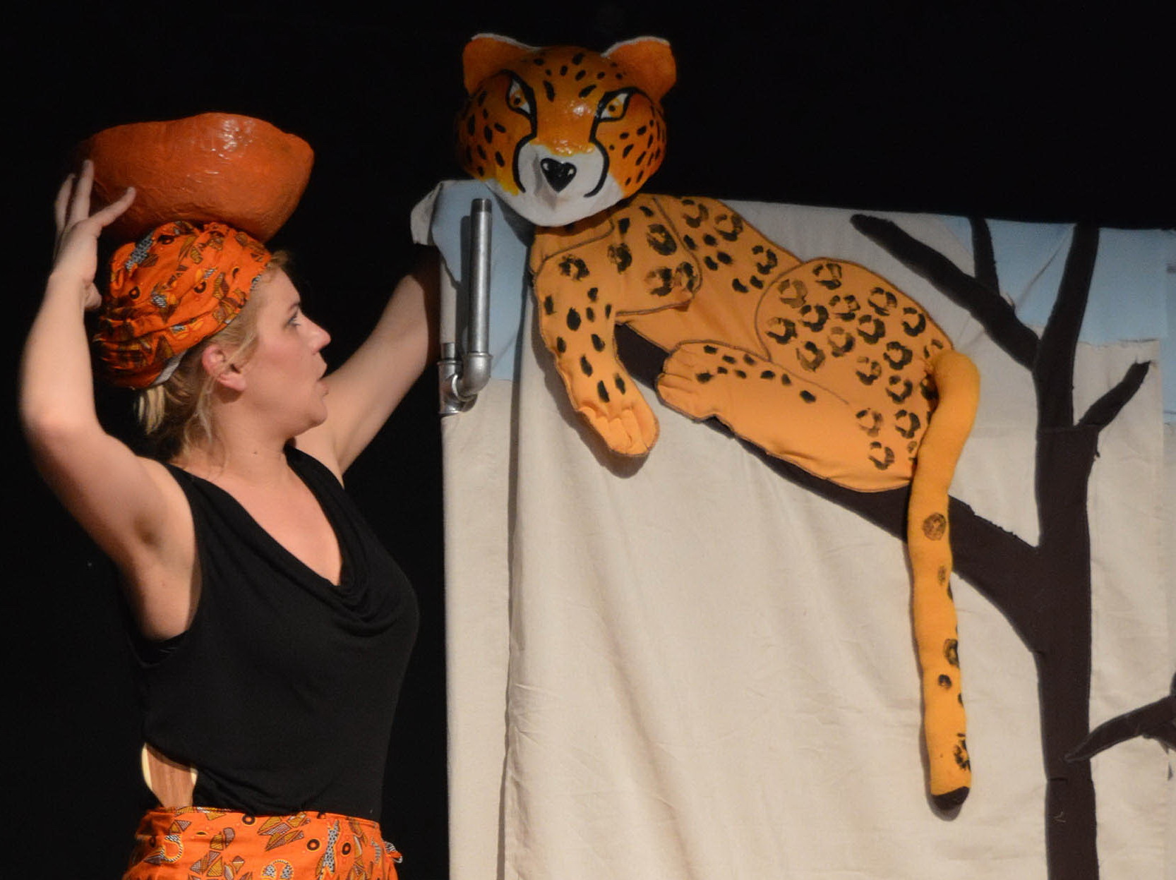 UNANANA IN VELIKANSKI SLON Z ENIM OKLOM (mali abonma, izven)