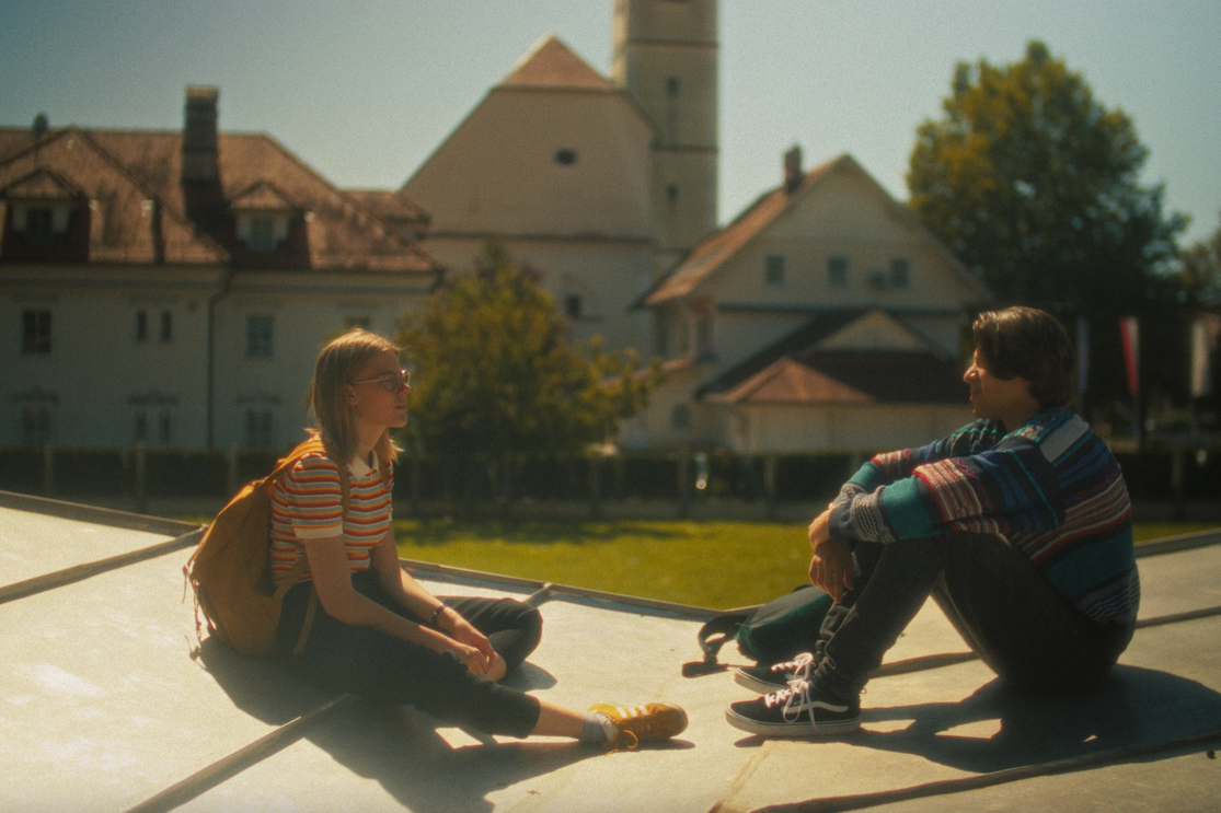 KAJ PA ESTER? (komedija)