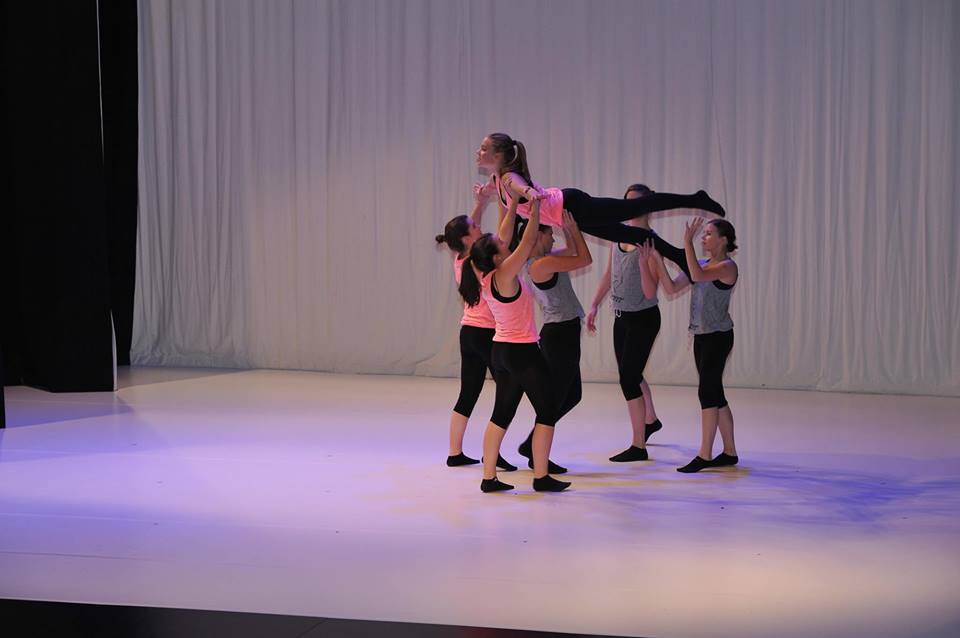 BOŽIČNO NOVOLETNA PRODUKCIJA ARTFIT: ISKRENI BOŽIČ(EK)