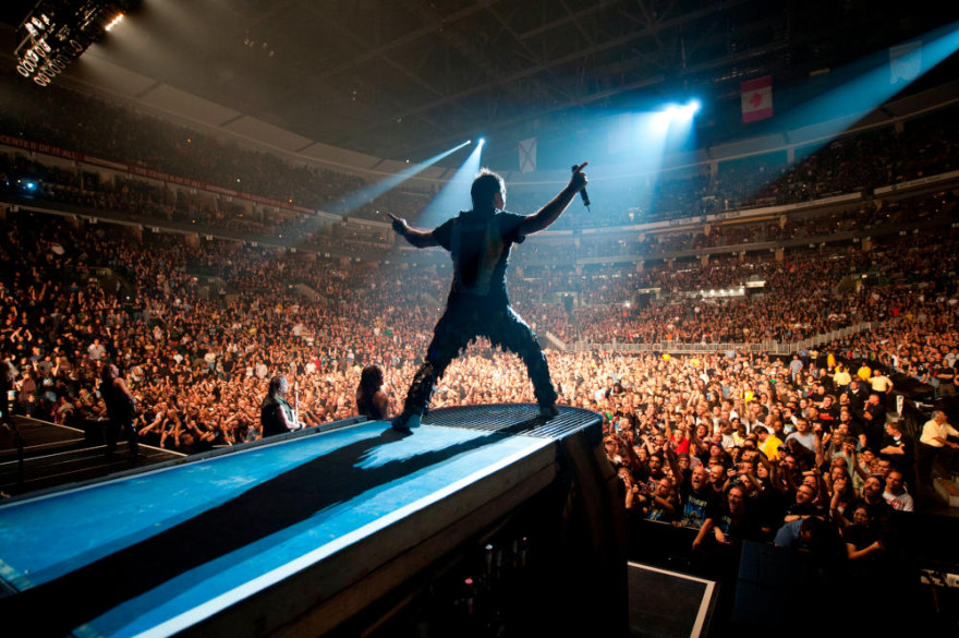 IRON MAIDEN: BURNING AMBITION (glasbeni biografski dokumentarec)