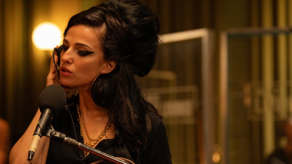 BACK TO BLACK (biografska glasbena drama)