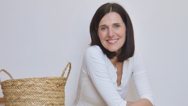 UREJENA GARDEROBNA OMARA za trajnostni življenjski slog s Tino Markun