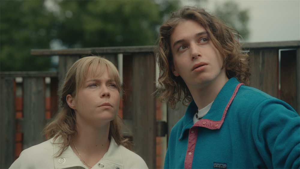 BELO SE PERE NA DEVETDESET (komična drama, pogovor z ekipo))