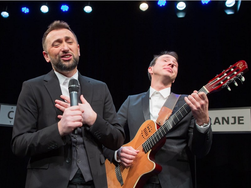 Komedija Zbogom korona, mi gremo na dopust - SPROSTITEV PO PANDEMIJI