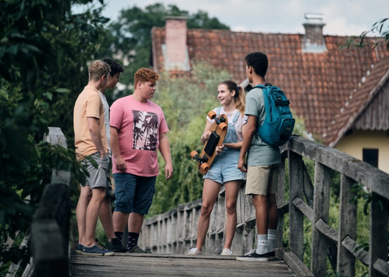 Vesolje med nami (mladinski)